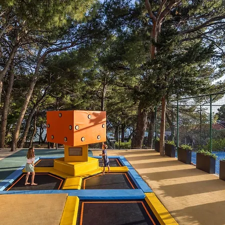 Sunny By Valamar 3* מאקרסקה