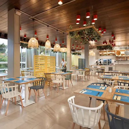 מלון Sunny By Valamar 3*